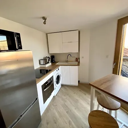 Апартаменты Chaleureux T3 Avec Terrasse/ Proche Valence Сен-Пере